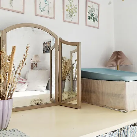 Vakantiehuis Bright Near Melby's Preserved Fields *